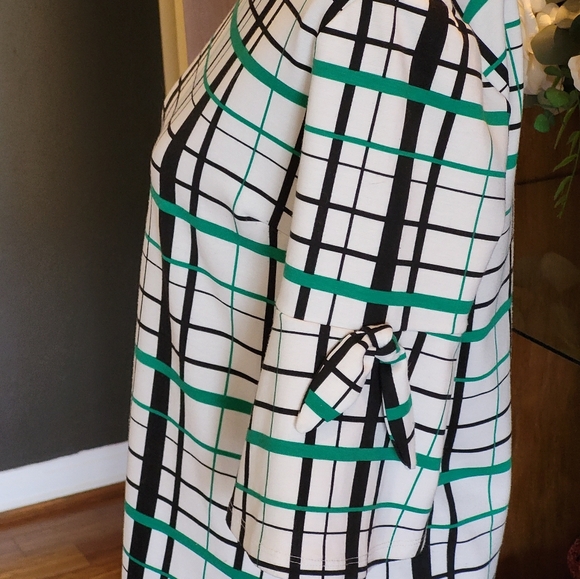 Jules & Leopold  S/P white, black, and green top - Picture 4 of 7